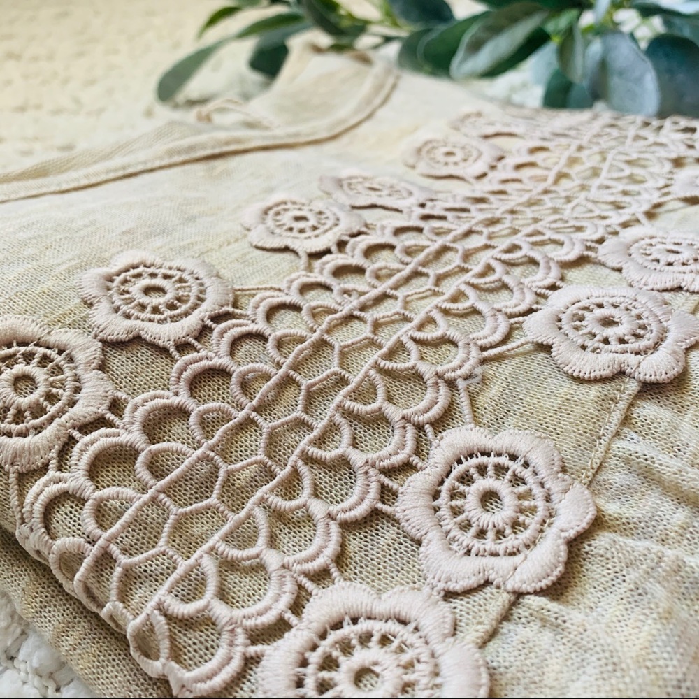 SOLD! •NWT TOP• - Picture 2 of 7